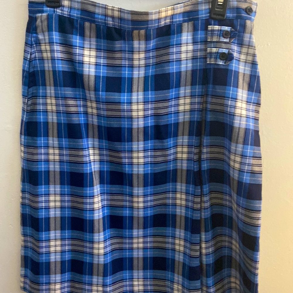 Lands end girls skirt size 5 blue, white and black plaid.